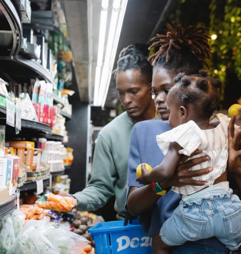 A family grocery shopping.